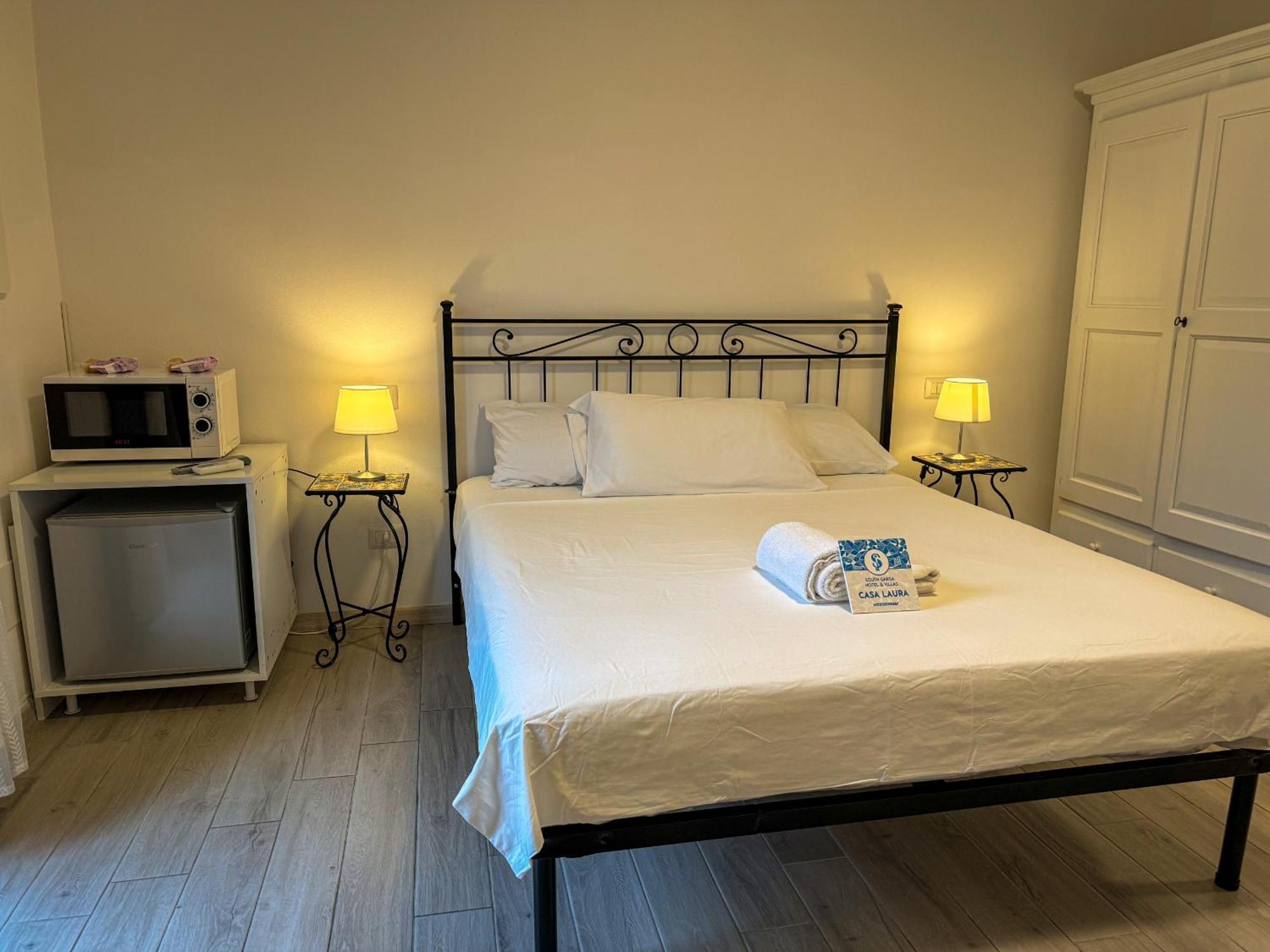 Sg Rooms - Casa Laura Peschiera del Garda Eksteriør bilde