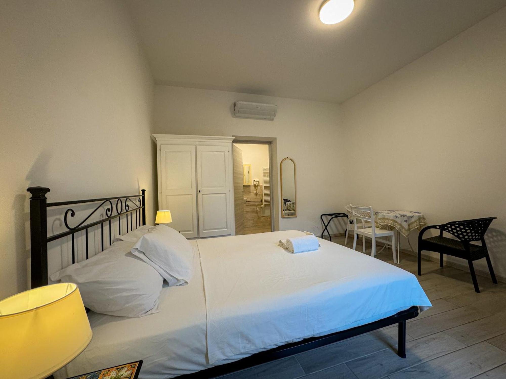 Sg Rooms - Casa Laura Peschiera del Garda Eksteriør bilde