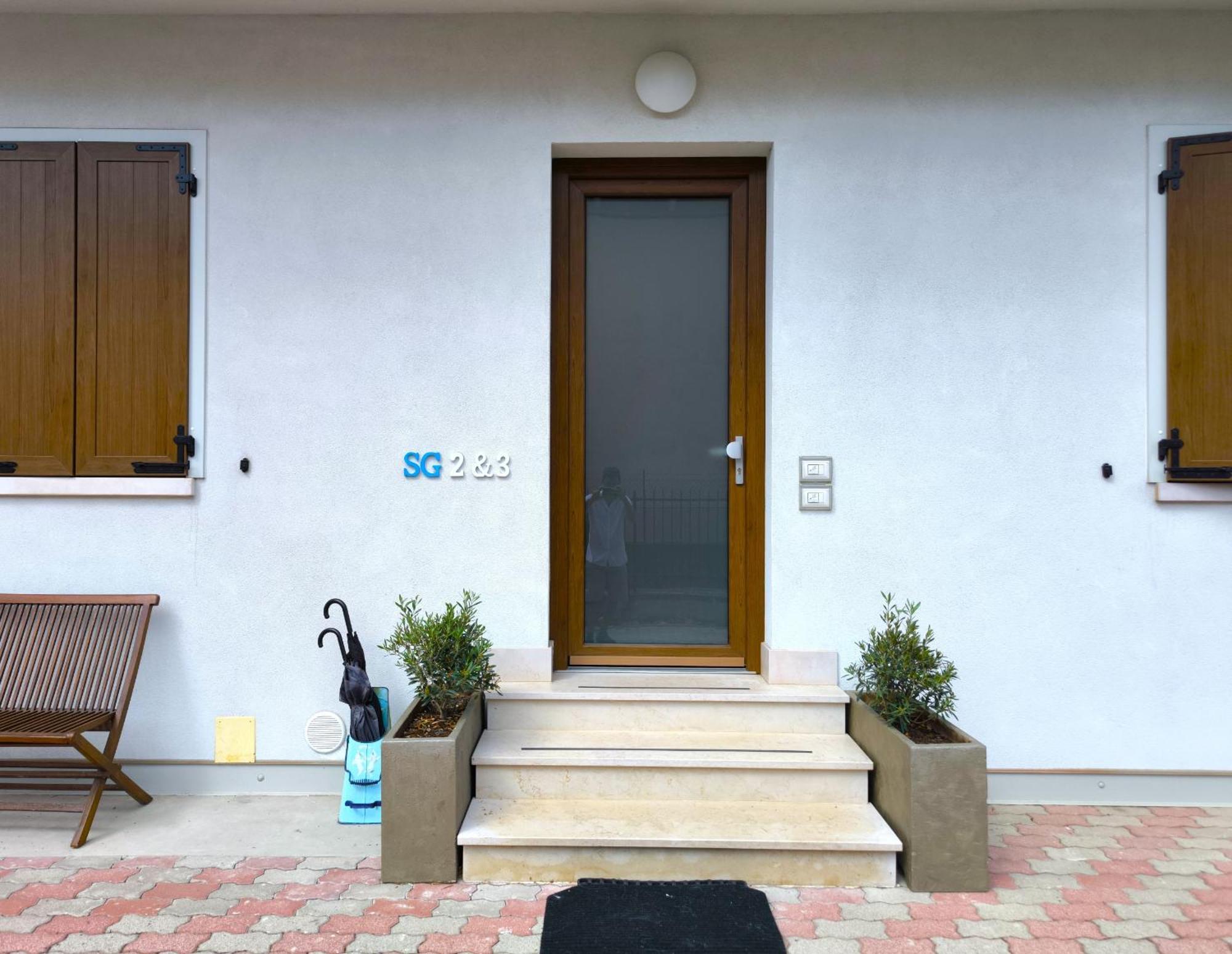 Sg Rooms - Casa Laura Peschiera del Garda Eksteriør bilde