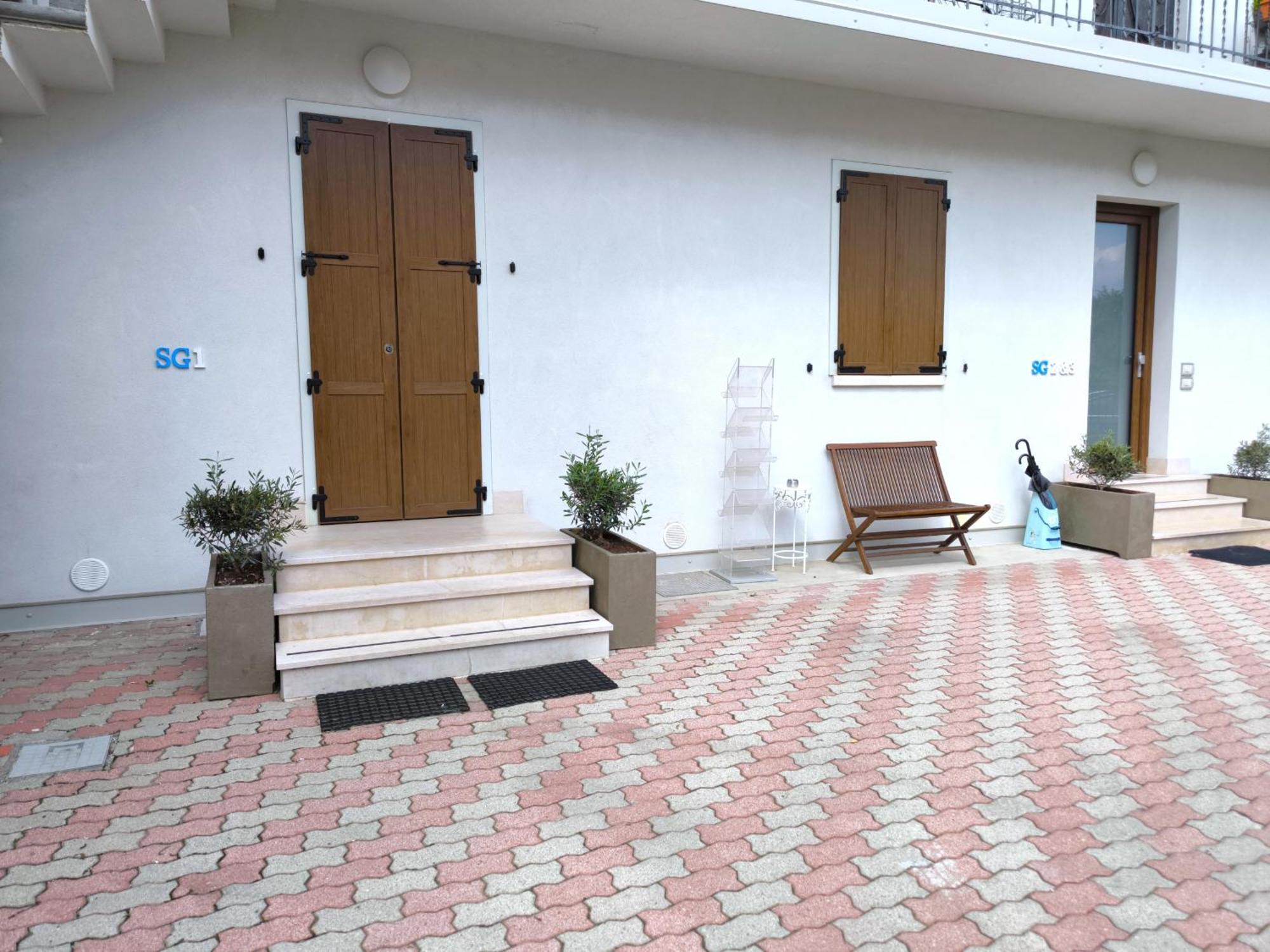 Sg Rooms - Casa Laura Peschiera del Garda Eksteriør bilde