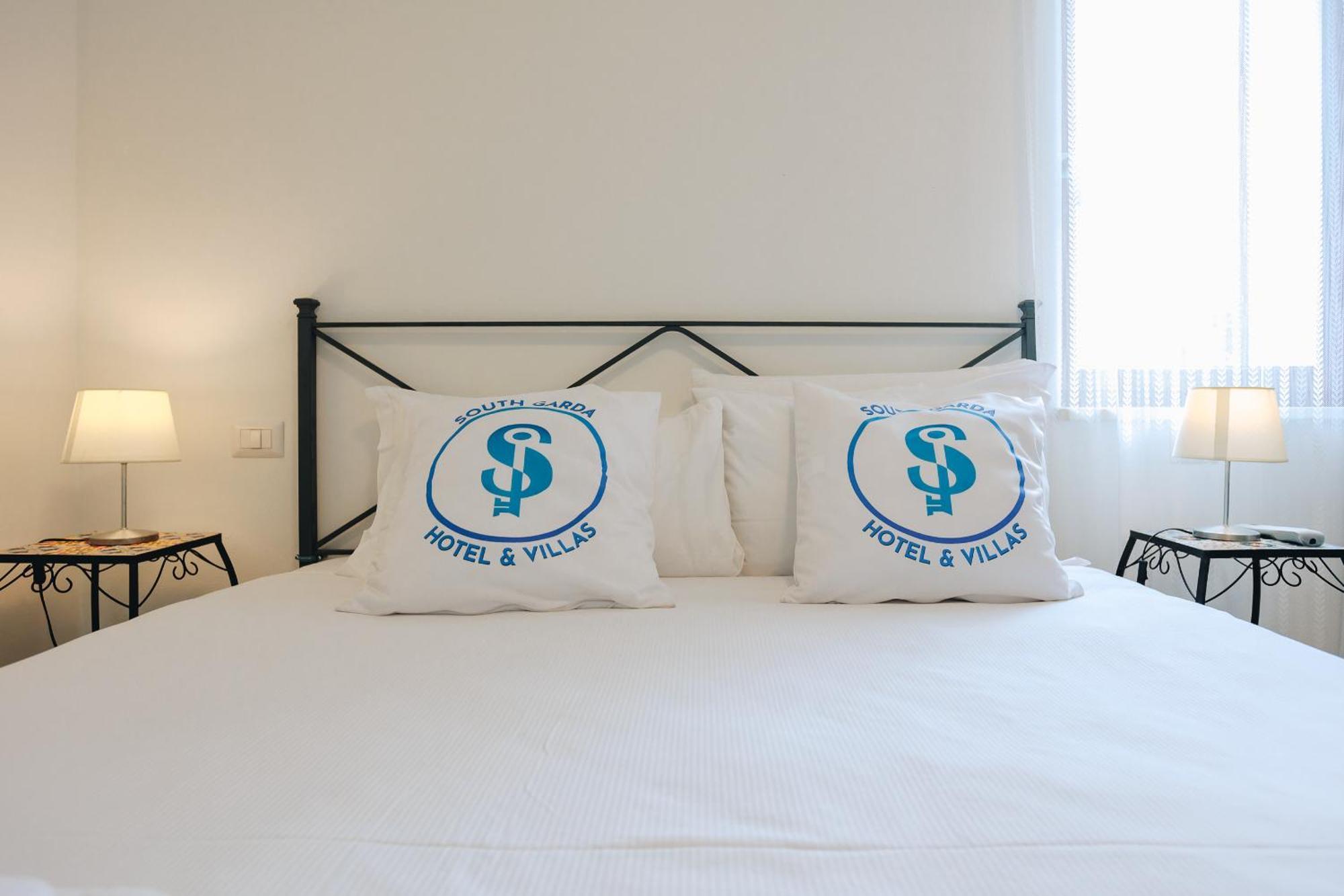 Sg Rooms - Casa Laura Peschiera del Garda Eksteriør bilde
